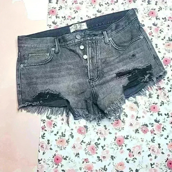 Free People Frayed Jean Shorts - Picture 4 of 7